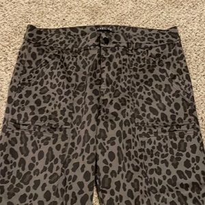 Like New Level 99 Jolie Utility Jogger Pant Grey Leopard 30